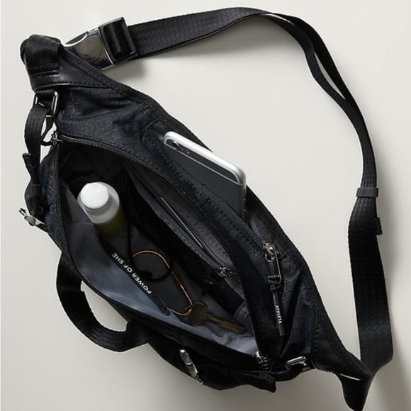 Excursion Large Belt Bag Black Like New - Picture 5 of 11